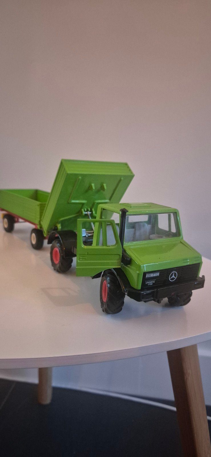 Siku Mercedes-Benz Unimog met Siku Seitenkipper, Ophalen of Verzenden, Zo goed als nieuw
