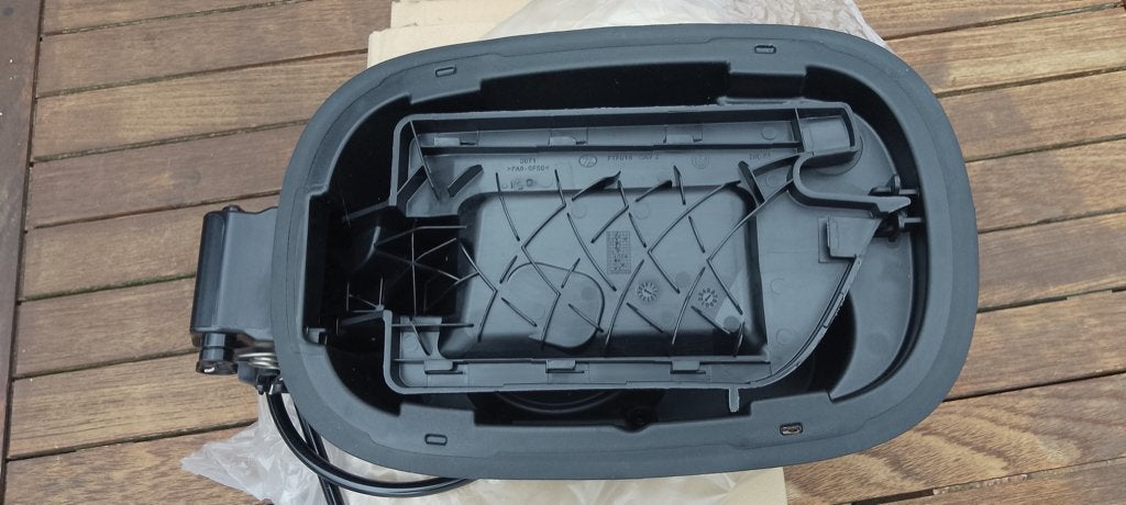Alfa Stelvio Tank klep huis nieuw OEM 50557527, Nieuw, Ophalen of Verzenden, Spatbord, Alfa Romeo