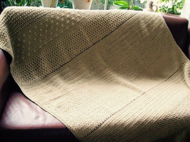 ' MOOI GEHAAKT WARME PLAID/WOONDEKEN ,ECRU KLEUR ALS NIEUW, 190 cm, Woondeken, Gehaakt, Ophalen of Verzenden