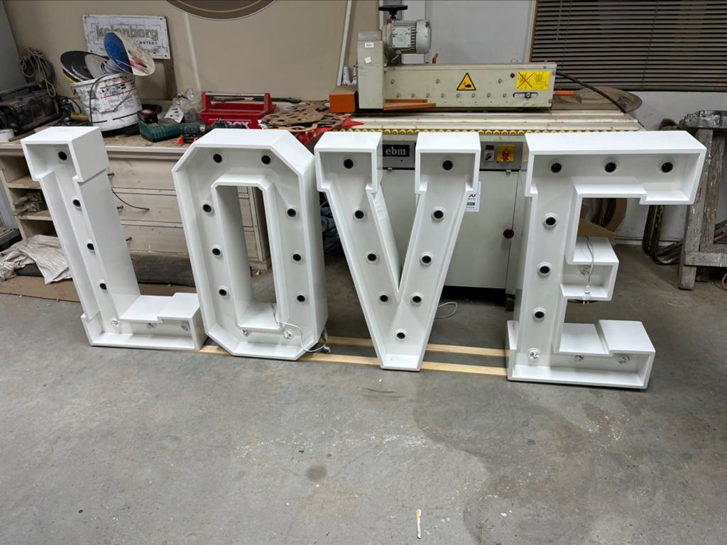 Verlichte Love letters te huur, Ophalen of Verzenden, Zo goed als nieuw