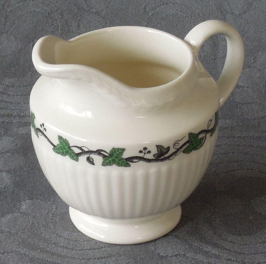 Nr RR30: 1 Mini Wedgwood Stratford melkkannetje, Wedgwood, Overige typen, Ophalen of Verzenden, Zo goed als nieuw