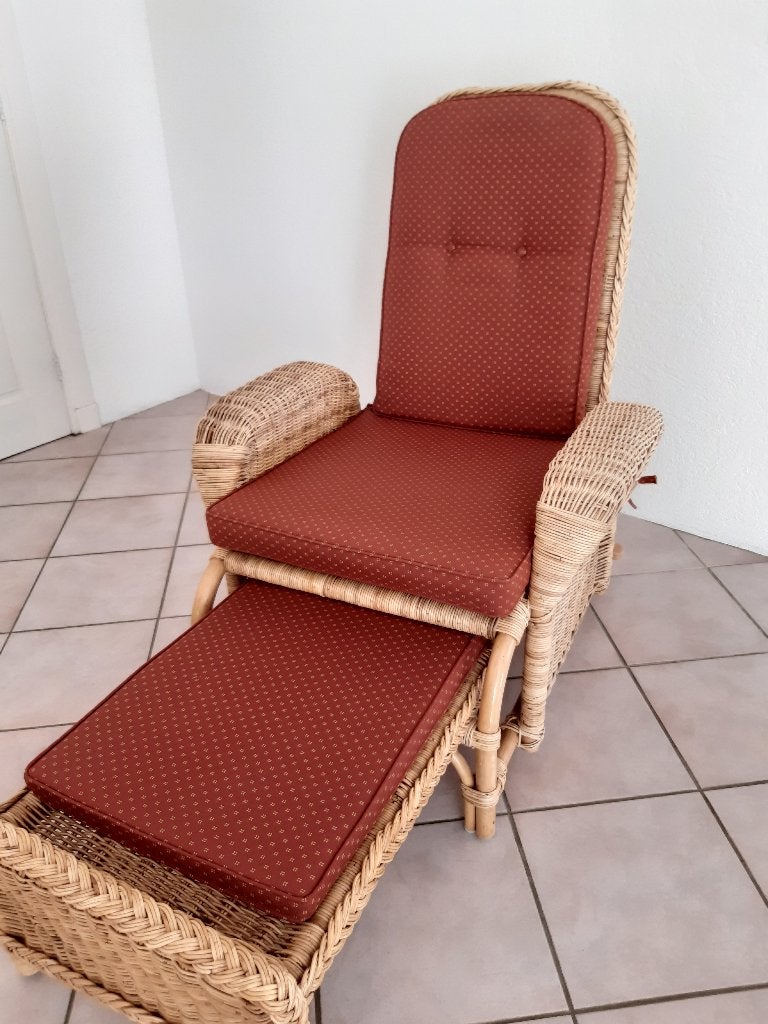 Rieten fauteuil met uitschuifbare voetensteun, Huis en Inrichting, Fauteuils, Ophalen, Gebruikt, 125 tot 150 cm, Riet of Rotan