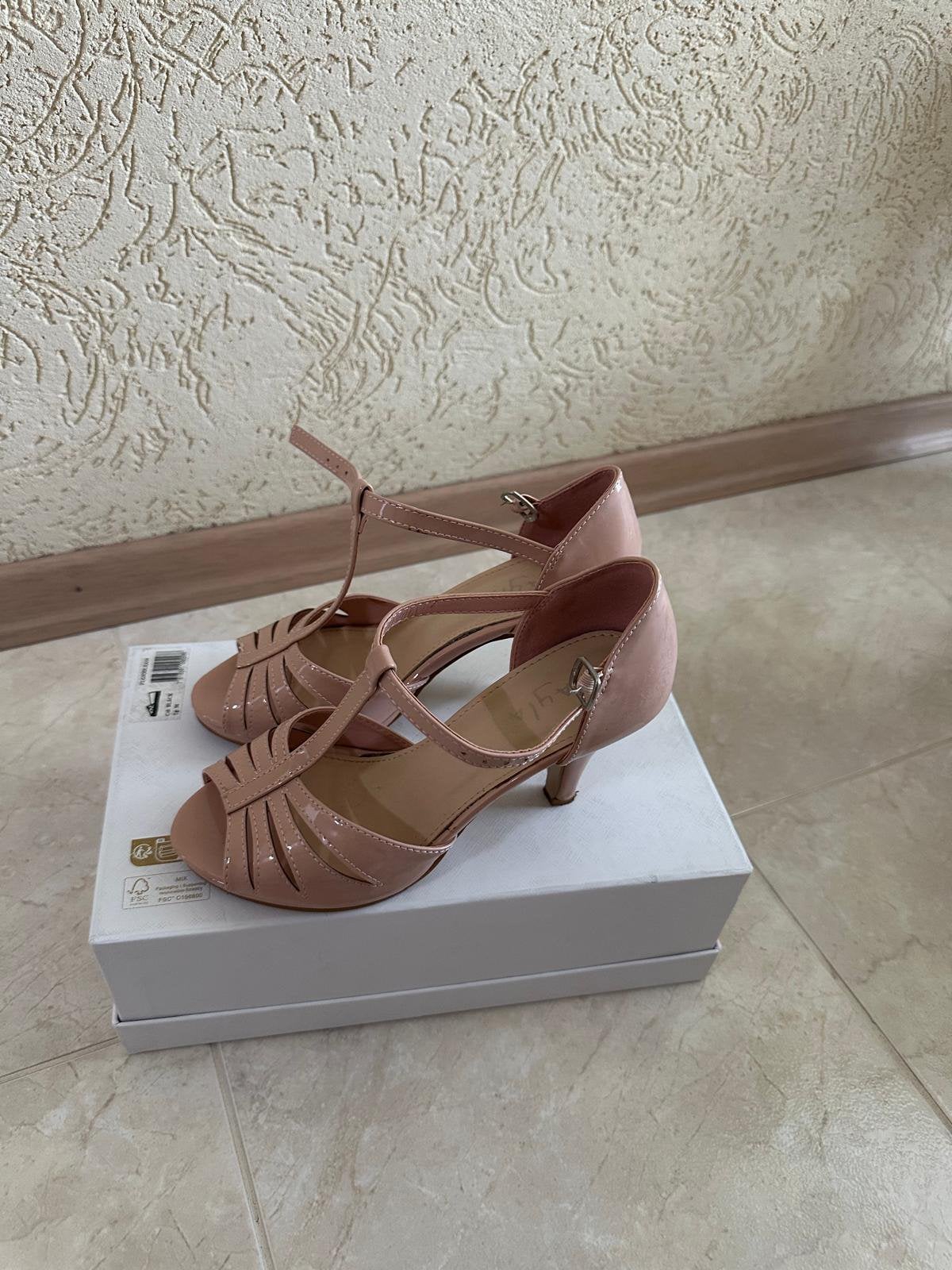 Mooie pumps. Maat 36. 2X gedragen., Ophalen of Verzenden, Zo goed als nieuw, Zwart