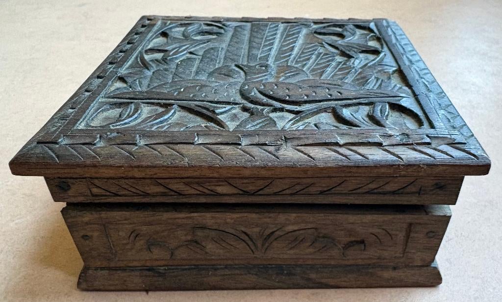 Fraaie houten sigarettendoos, Indonesië, Ophalen of Verzenden, Zo goed als nieuw, Tabaksdoos of Verpakking