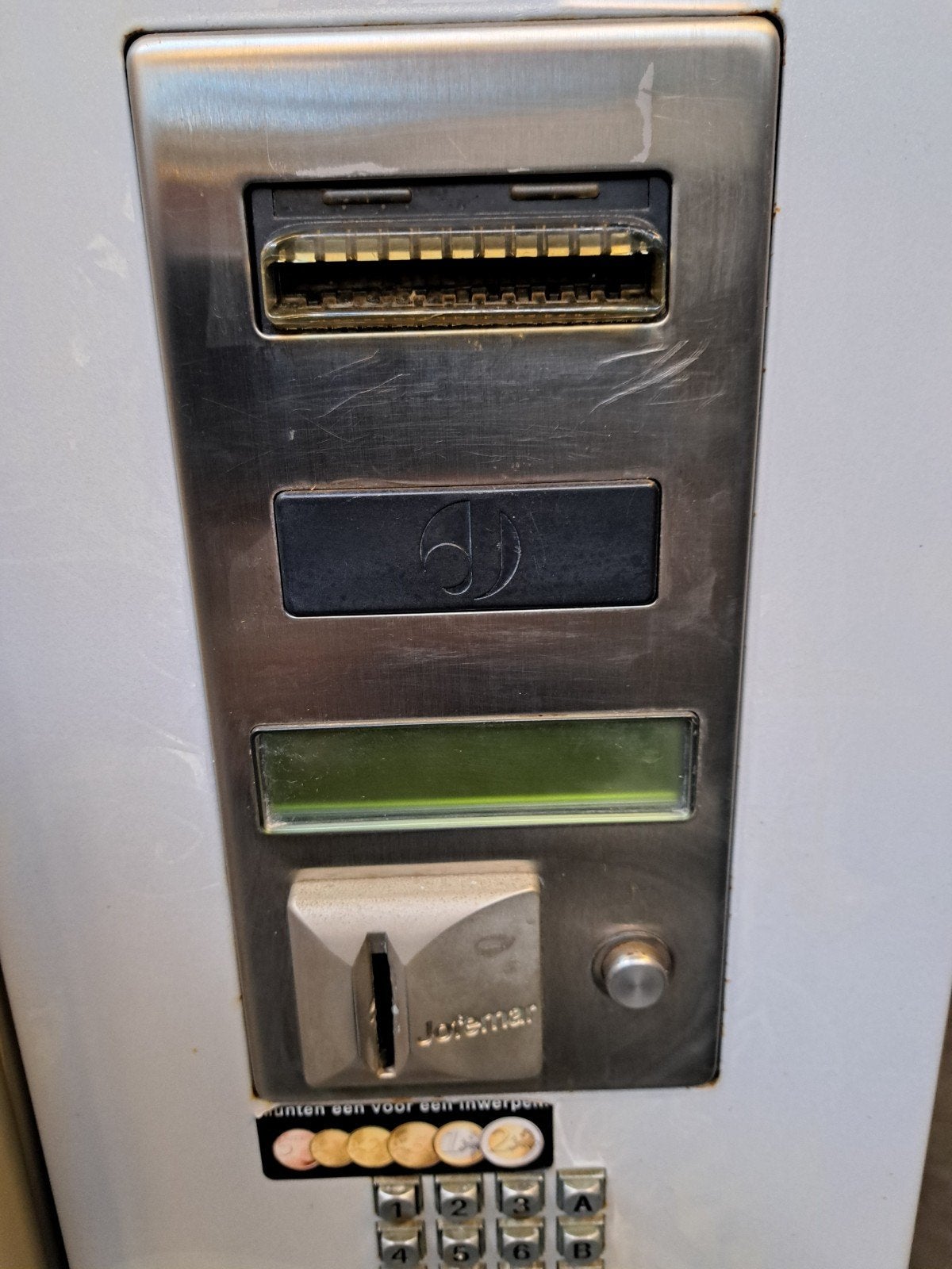 Jofemar V5 zuivel automaat gekoeld, Ophalen