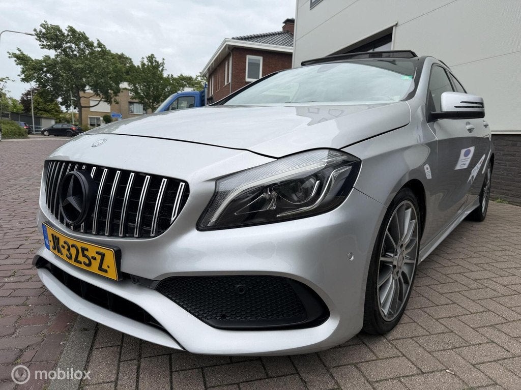 Mercedes A-klasse 180 AMG Night Edition Plus Pano, Auto's, Gebruikt, 4 cilinders, 122 pk, 19 km/l