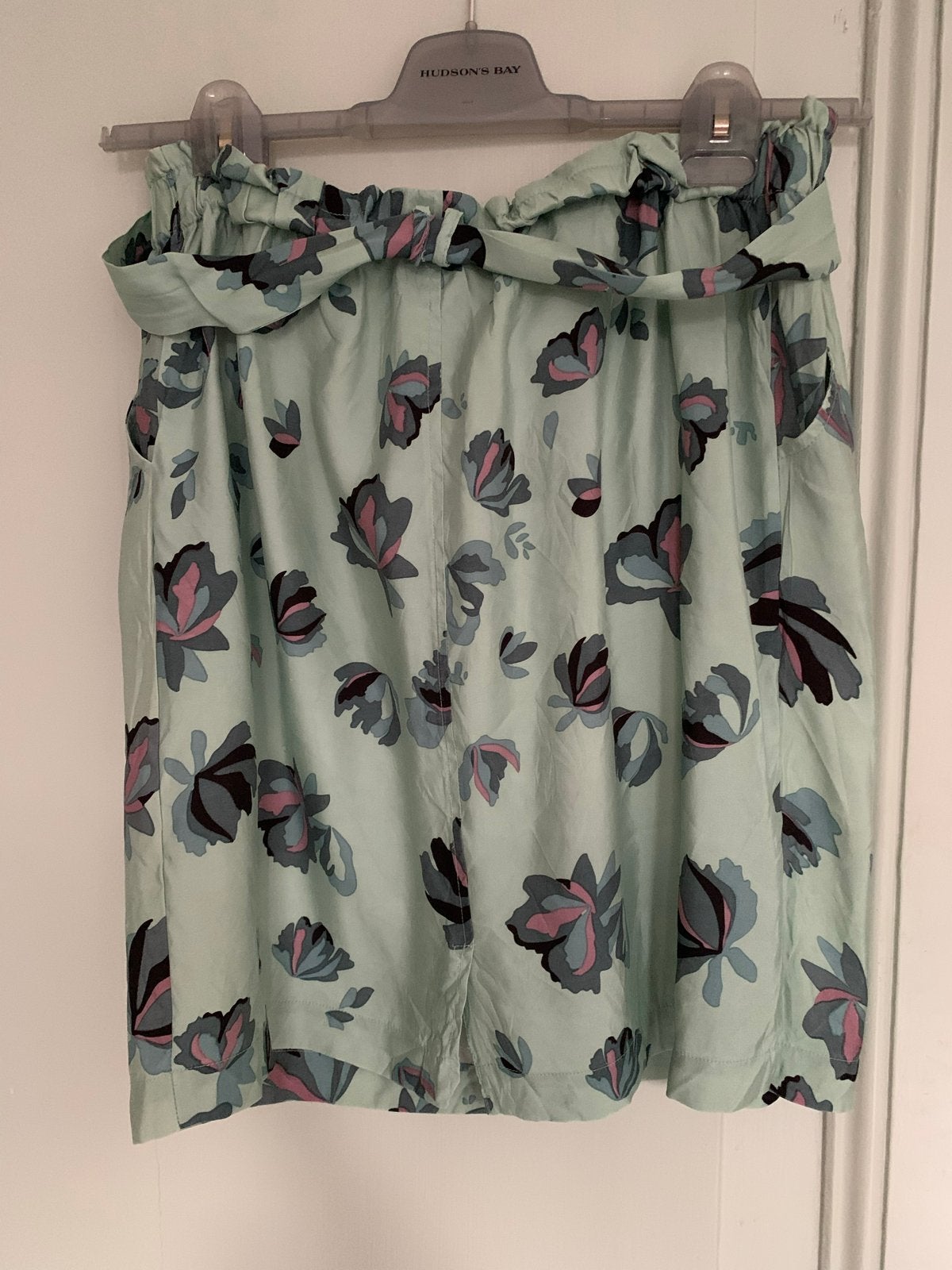 Sissy-Boy rok met bloemenprint en split, Maat 38/40 (M), Ophalen of Verzenden, Knielengte, Gedragen