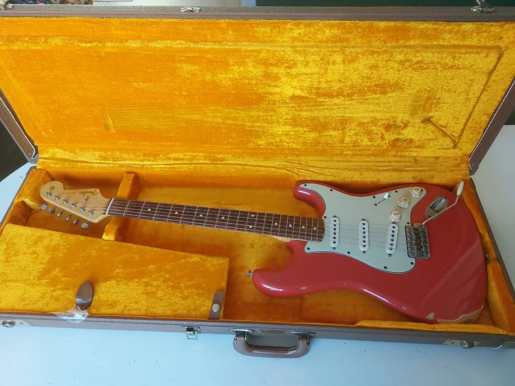 Custom shop Fender Stratocaster relic fiesta red (Cruz), Muziek en Instrumenten, Snaarinstrumenten | Gitaren | Elektrisch, Ophalen