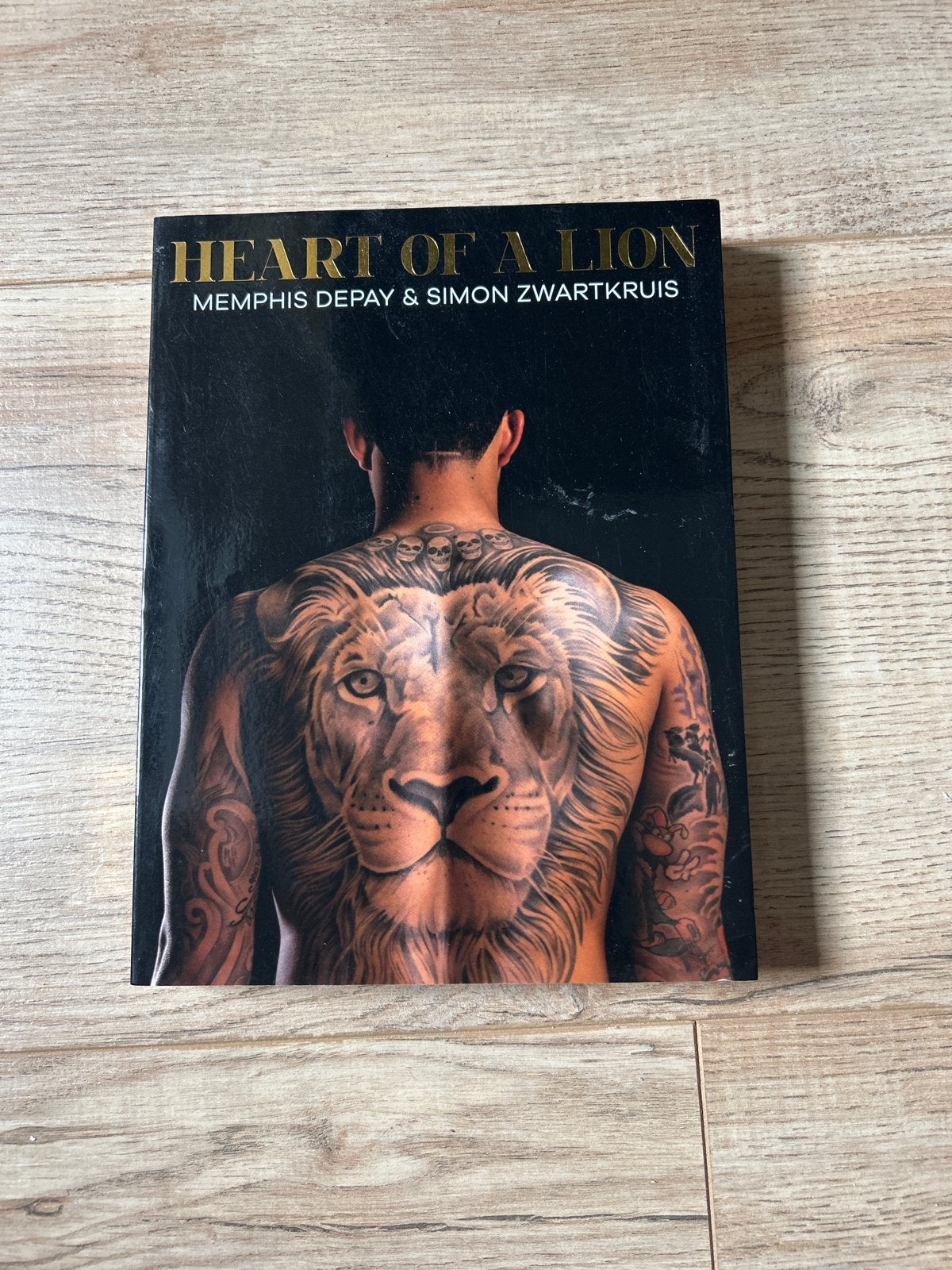 Heart of a Lion - Memphis Depay & Simon Zwartkruis, Ophalen of Verzenden, Zo goed als nieuw