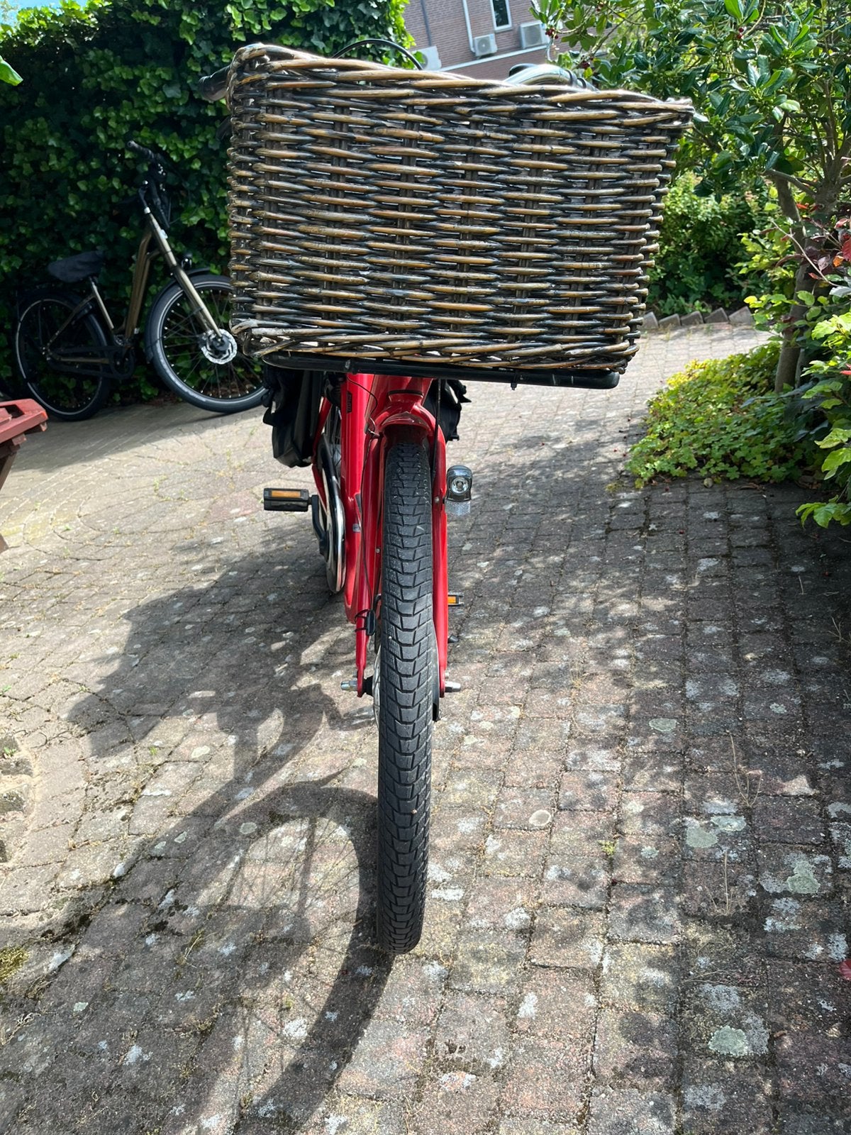 Stadsfiets, merk Azor PKW, kleur rood met voordrager., Fietsen en Brommers, Fietsen | Dames | Damesfietsen, 47 tot 50 cm, Versnellingen