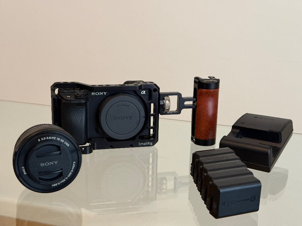 Sony A6400 4K Video / Socials set (Low Shutter count), Full HD, Zo goed als nieuw, Sony, Geheugenkaart