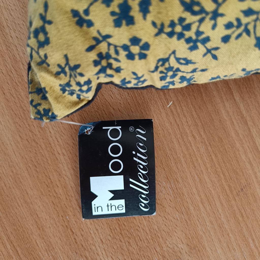 In The Mood Collection | Kussen Block Flower | 45x45x10cm, Huis en Inrichting, Woonaccessoires | Kussens, Geel, Vierkant, Nieuw