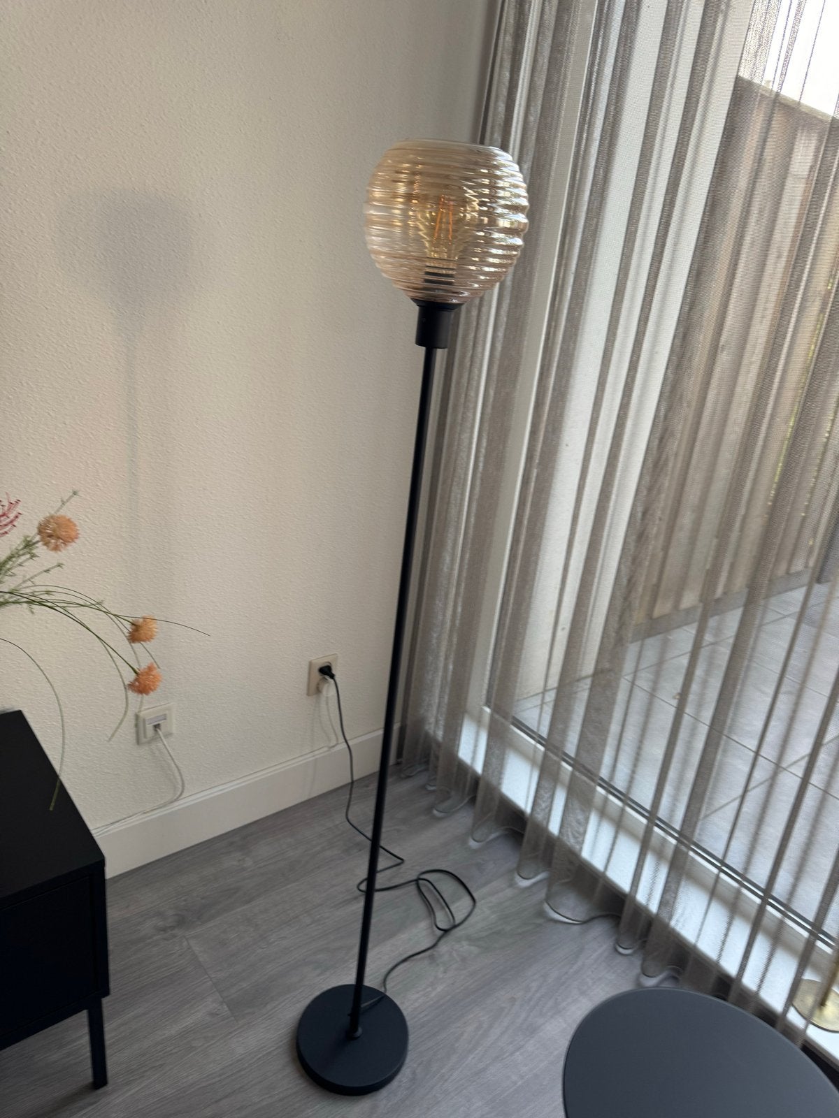 Moderne Vloerlamp met Geribbeld Glazen Kap, Ophalen of Verzenden, Zo goed als nieuw, Glas, 150 tot 200 cm