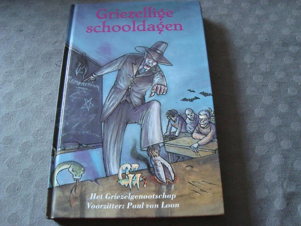 Griezelige schooldagen het griezelgenootschap voorzitter pau, Boeken, Ophalen of Verzenden, Nieuw