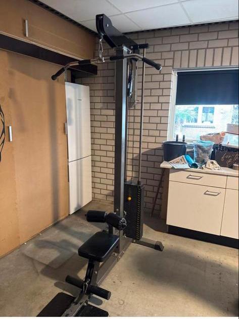 Barbarian Line Lat Pulldown - 125 kg stack