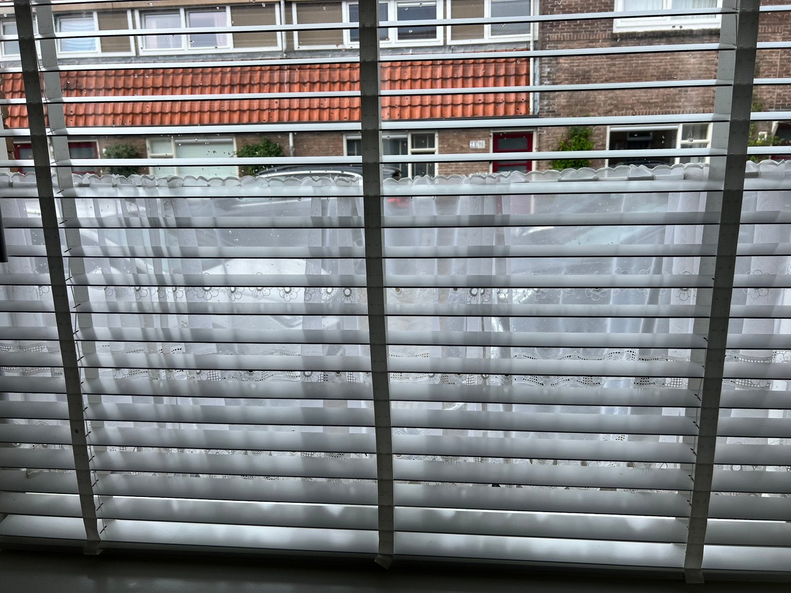Witte houten jaloezie 140x130 cm –50 mm lamellen, Huis en Inrichting, Ophalen, Jaloezie, Gebruikt, Wit