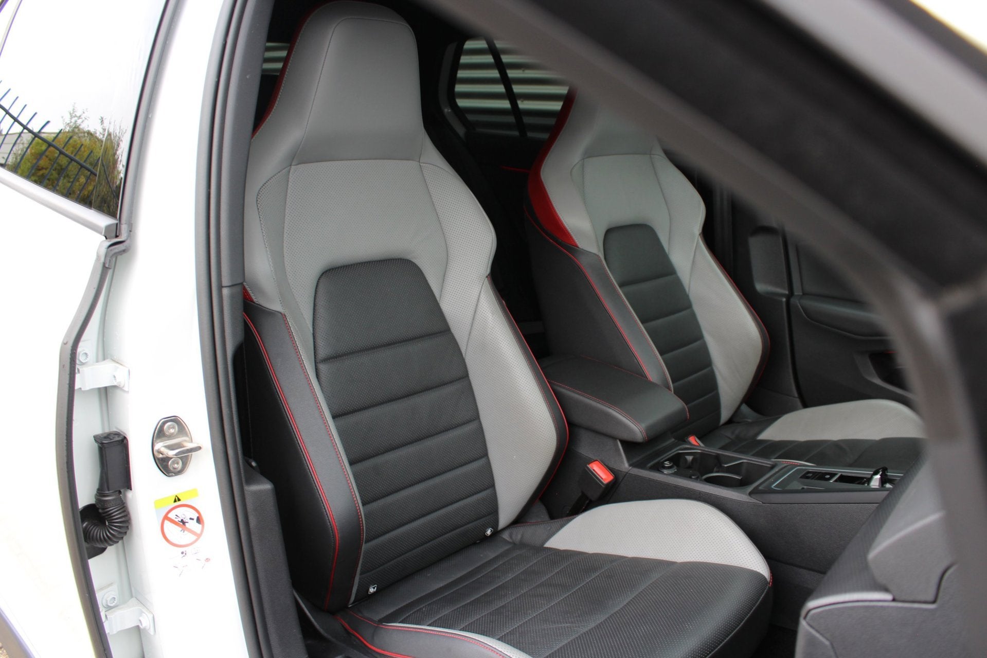 Foto 8 van Volkswagen GOLF 2.0 TSI GTI | Clubsport | Panoramadak |Akrap