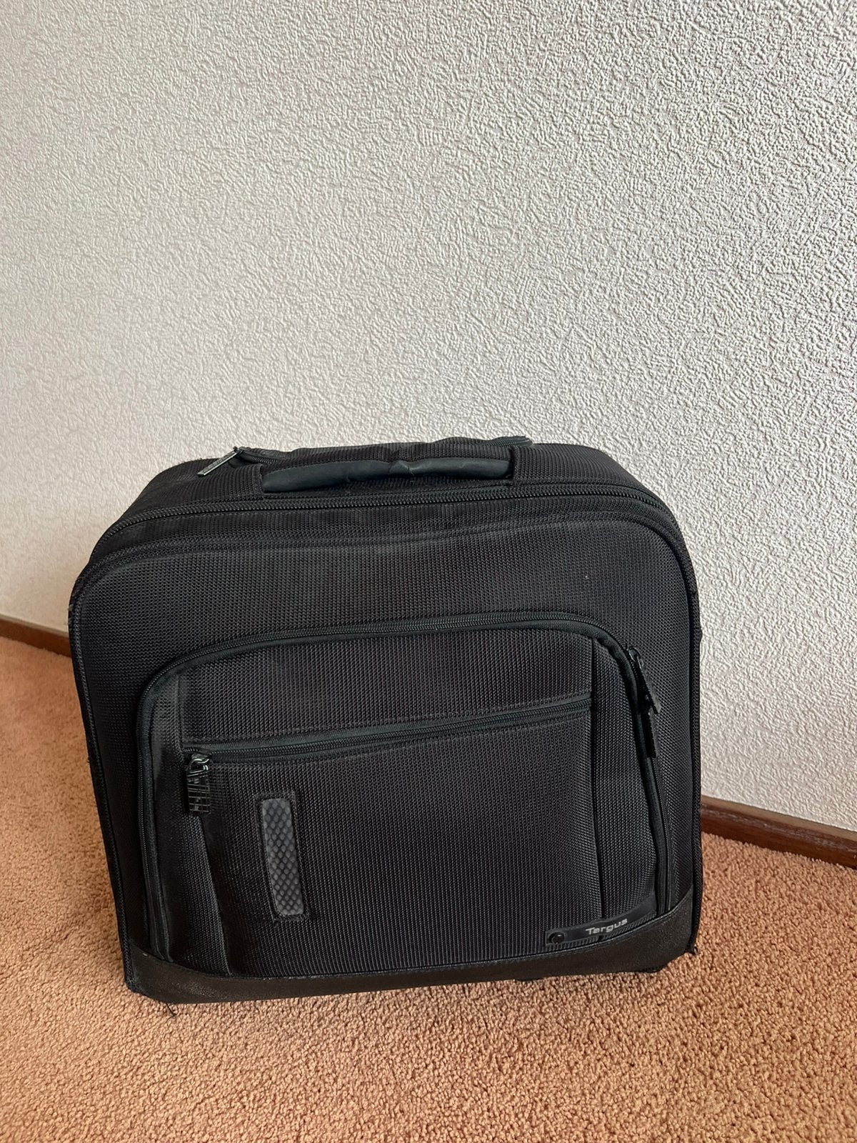 Mooie en nette multifunctionele reistas/laptoptas op wielen, Computers en Software, Laptoptassen, Ophalen, 17 inch of meer, Zo goed als nieuw