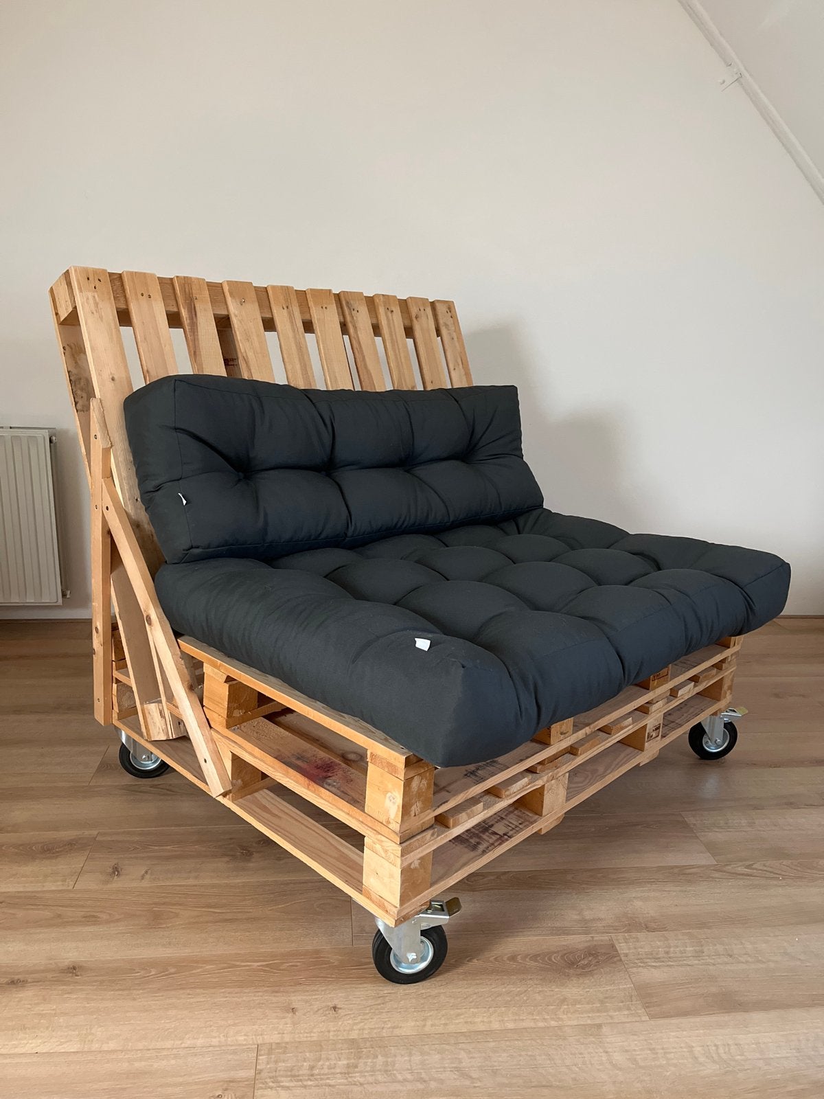 Pallet loungebank met kussens en wielen, Ophalen, Overige kleuren, Zo goed als nieuw, Eén