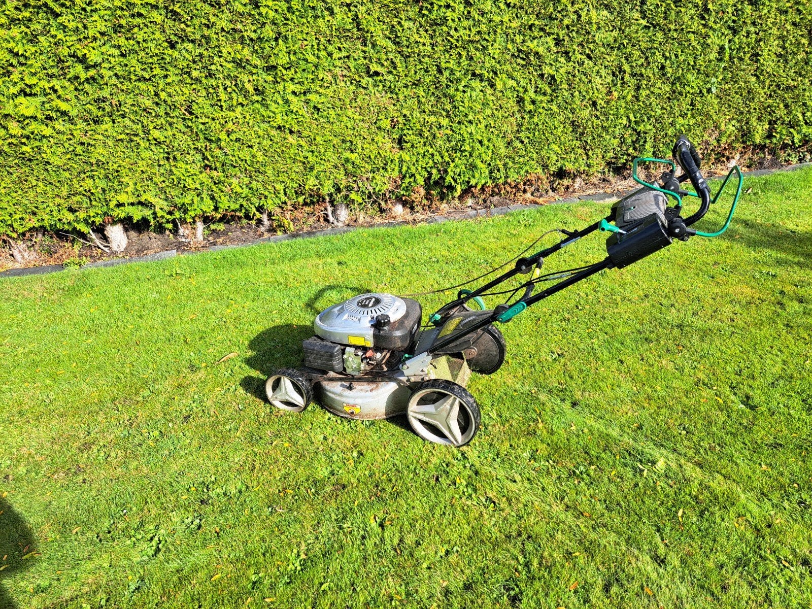 Degelijke Benzine Grasmaaier - Goed Onderhouden, Tuin en Terras, Ophalen, Cirkelmaaier, Gebruikt, Onbekend