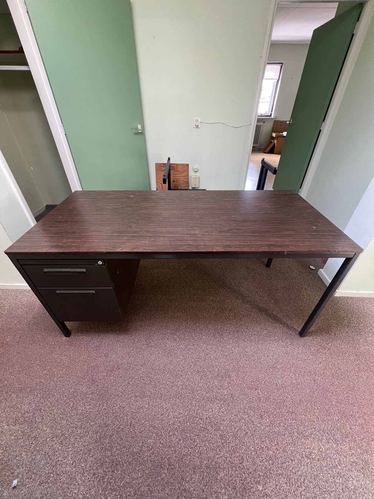 Bureau donkerbruin, Ophalen, Zo goed als nieuw