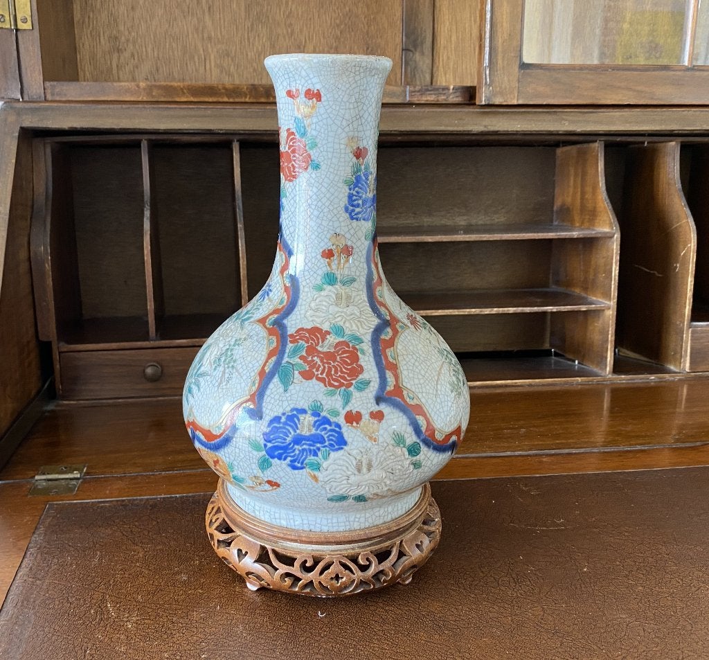 Antieke Aziatische vaas met bloemmotieven, houten voet, Ophalen