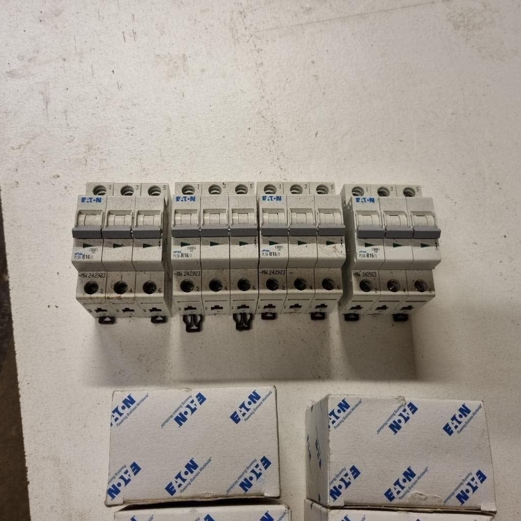 NIEUW !!   ETN INSTALLATIEAUTOMAAT 3 FASE 3-POLIG, Ophalen of Verzenden, Nieuw