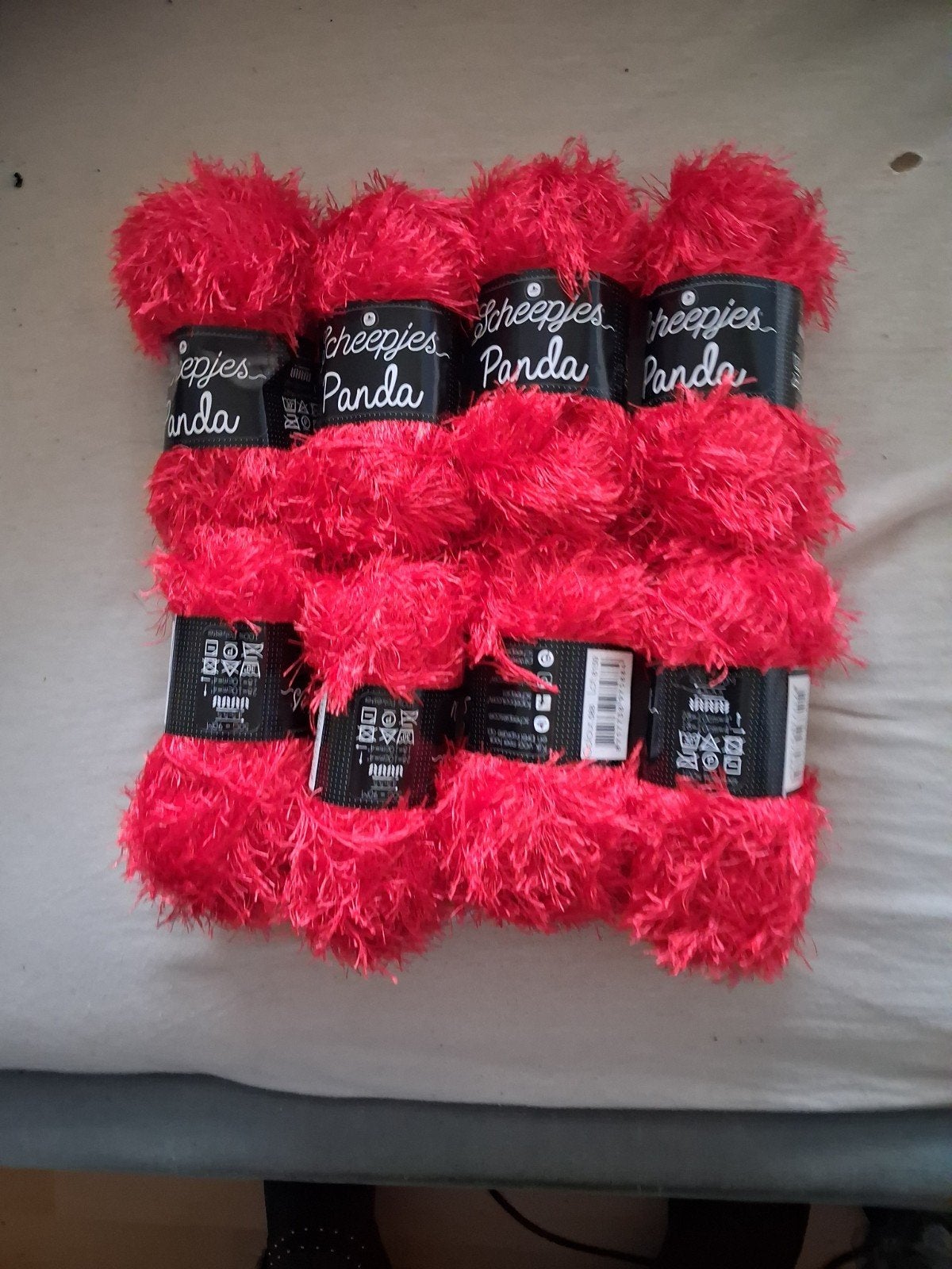 Te koop 8 rode scheepjes panda wol., Ophalen of Verzenden, Nieuw, Breien of Haken, Wol of Garen