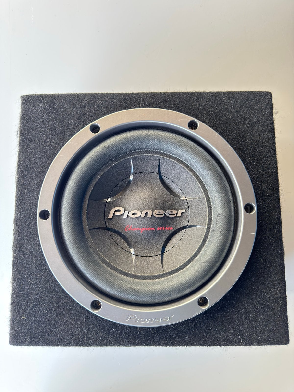 Pioneer TS-W257D4 Champion Series Subwoofer in behuizing, Ophalen of Verzenden, Zo goed als nieuw