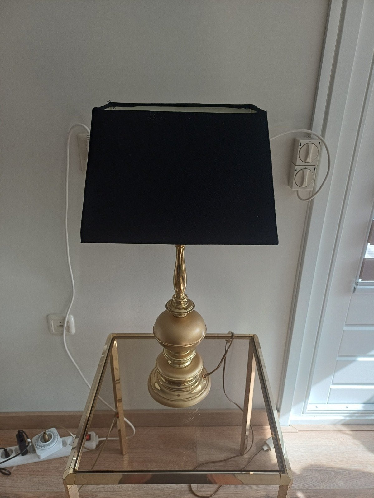 Mooie messing lamp met een elegante zwarte kap. De lamp is i, Zwart, Ophalen of Verzenden