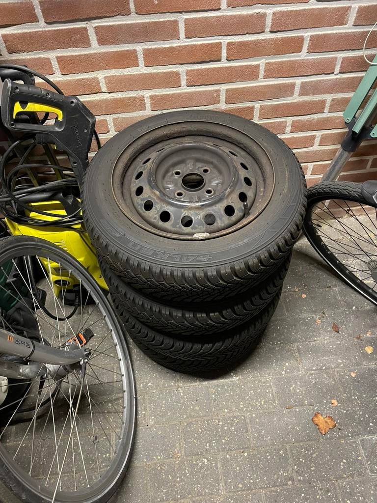 Winterbanden met stalen velg toyota aygo, Muziek en Instrumenten, Ophalen of Verzenden