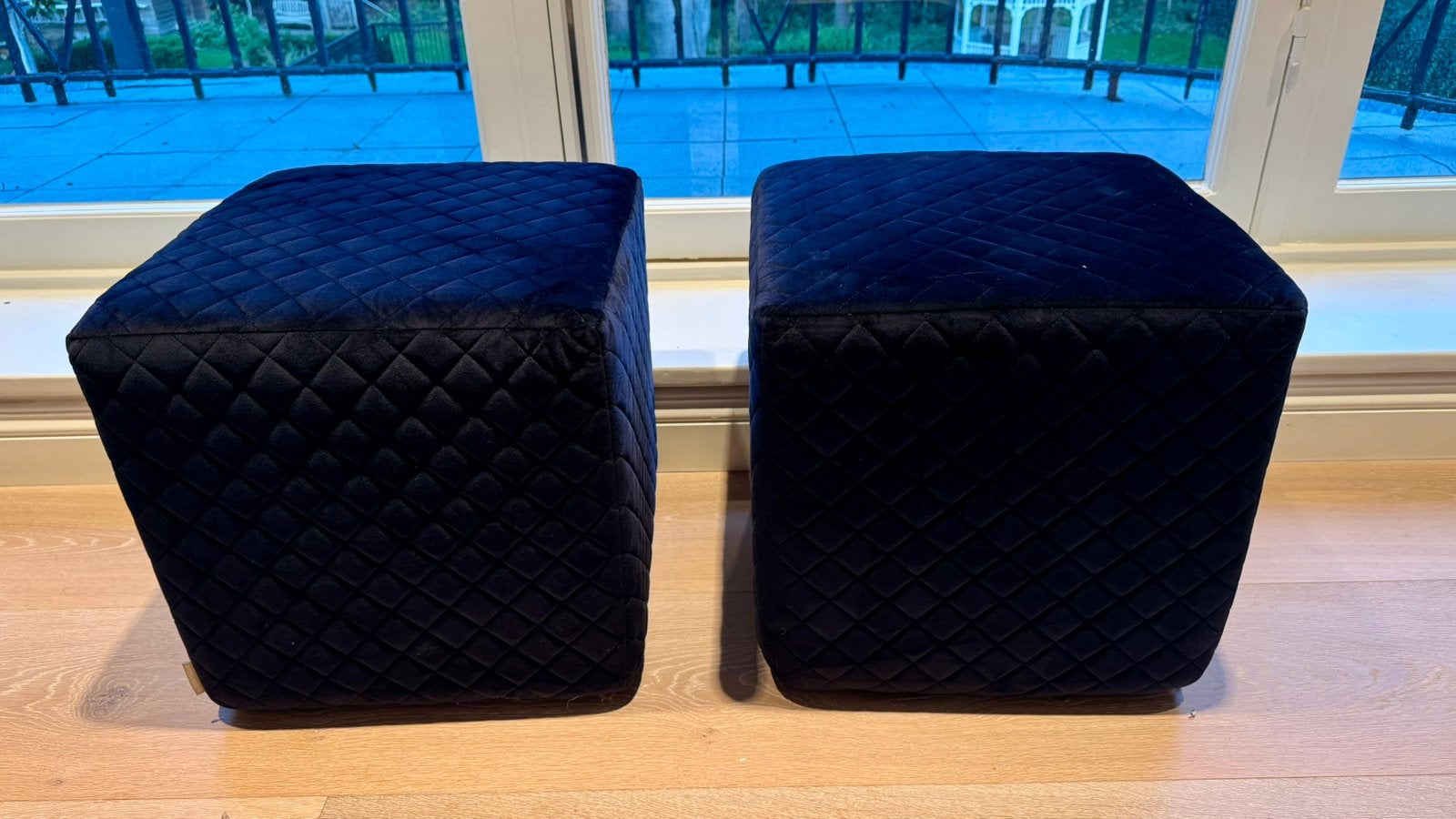 2x Rivièra Maison Seine Footstool Velvet Indigo 44x44, Ophalen, Zo goed als nieuw, Minder dan 50 cm