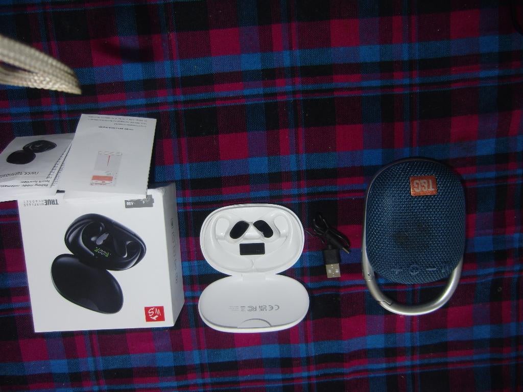 Bluetooth+Ear Head Phones Wwhite, Computers en Software, Audio-software, Ophalen of Verzenden, Zo goed als nieuw