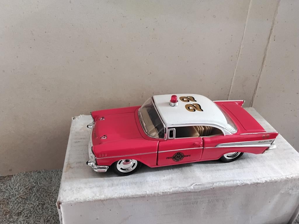 CHEVROLET  BEL  AIR      SCHAAL  1 : 40, Ophalen of Verzenden, Zo goed als nieuw, Auto