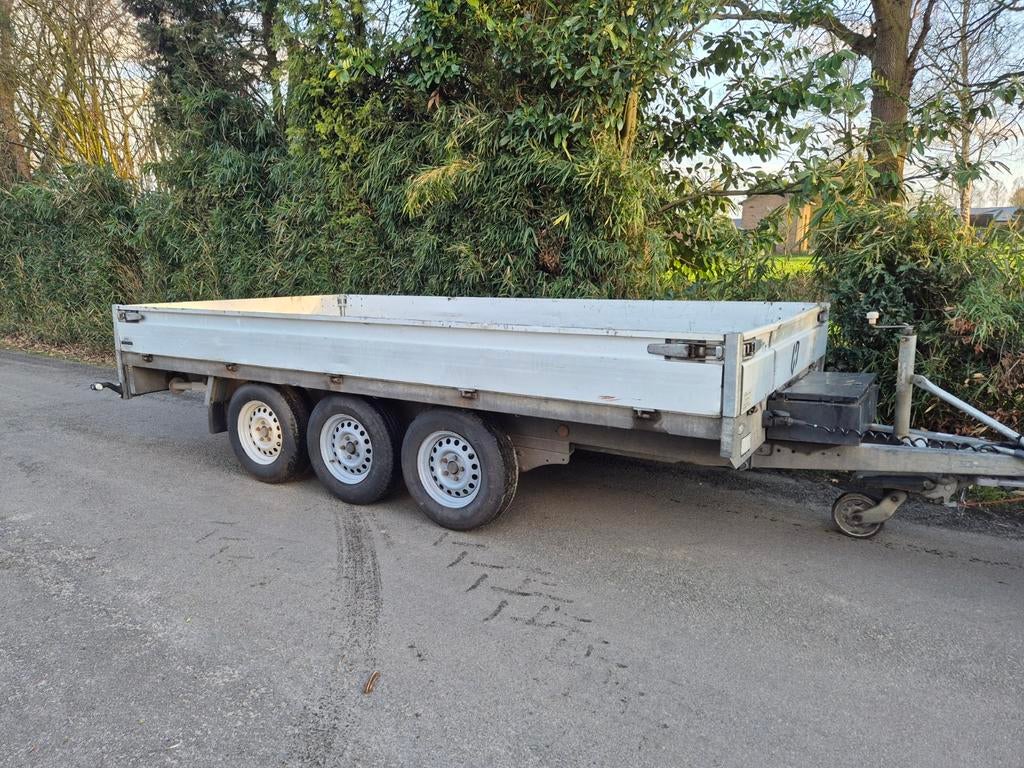 Nette Henra plateuwagen 3 asser met rijplaten 4x2, Auto diversen, Aanhangers en Bagagewagens, Ophalen of Verzenden