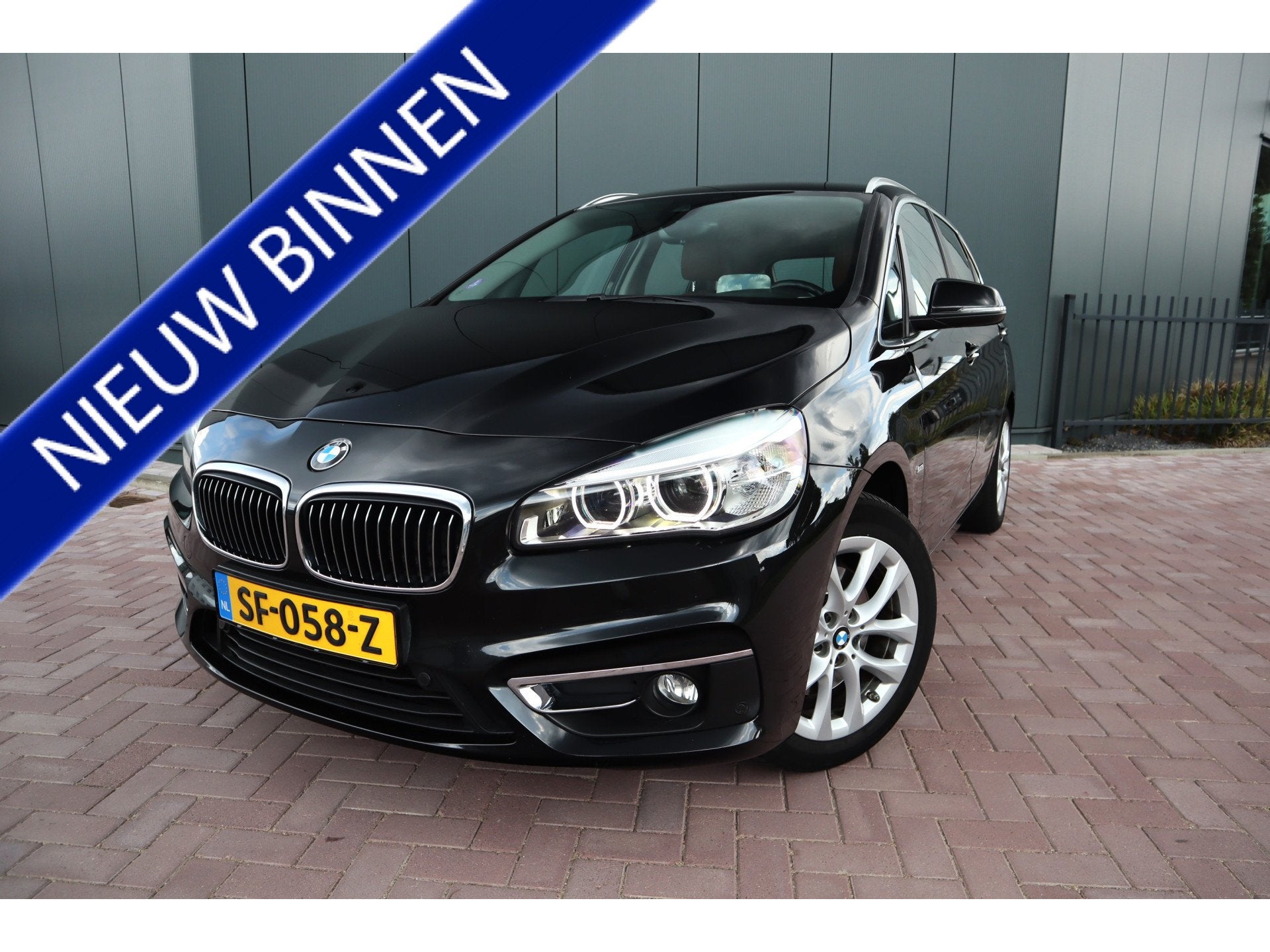 BMW 2 Serie Active Tourer 220i High Executive Automaat Leder, Auto's, BMW, Gebruikt, Euro 6, Zwart, 1405 kg