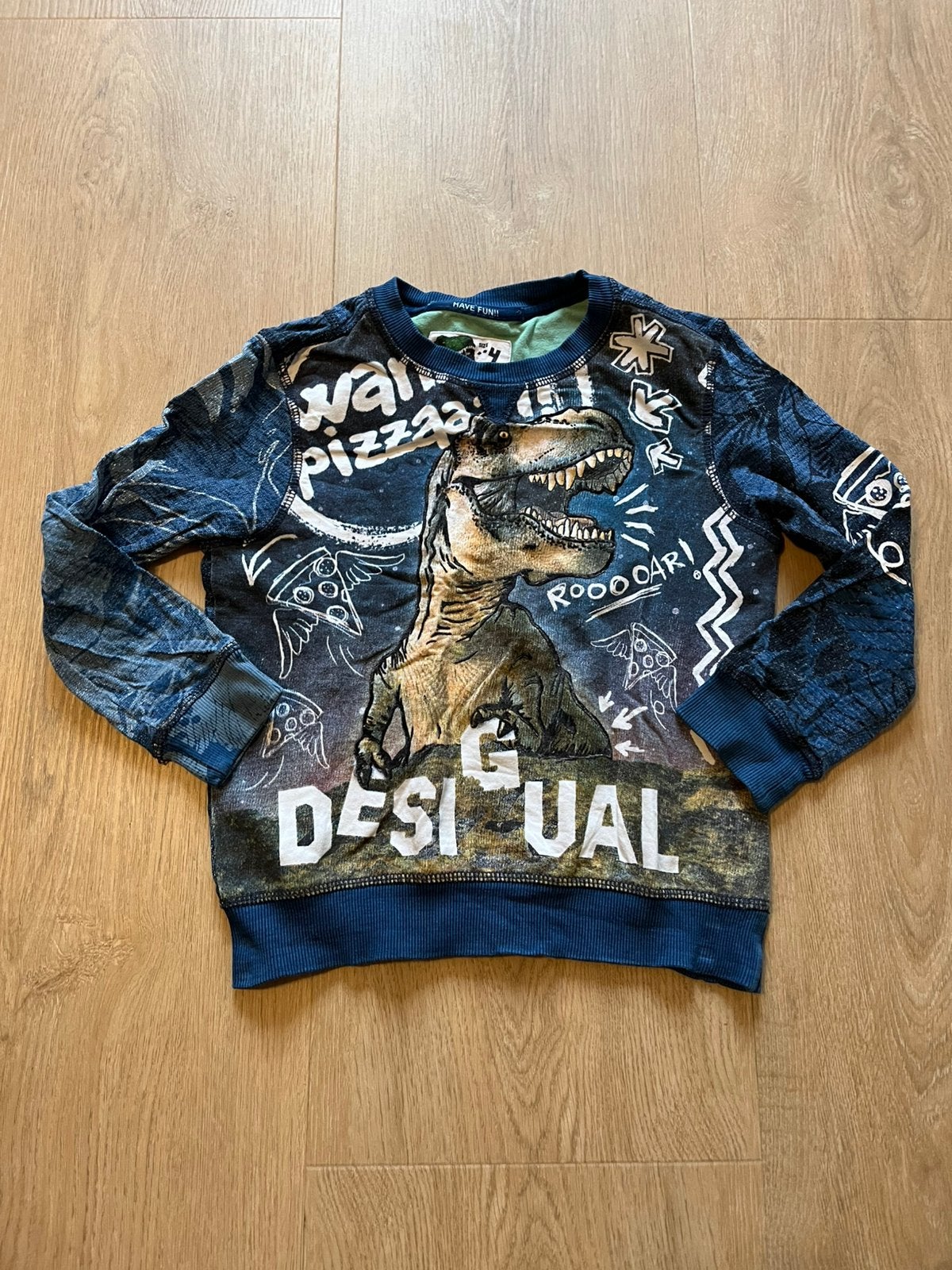 Desigual trui maat 98 / 104 dino pizza jongen, Ophalen of Verzenden, Zo goed als nieuw, Jongen, Shirt of Longsleeve