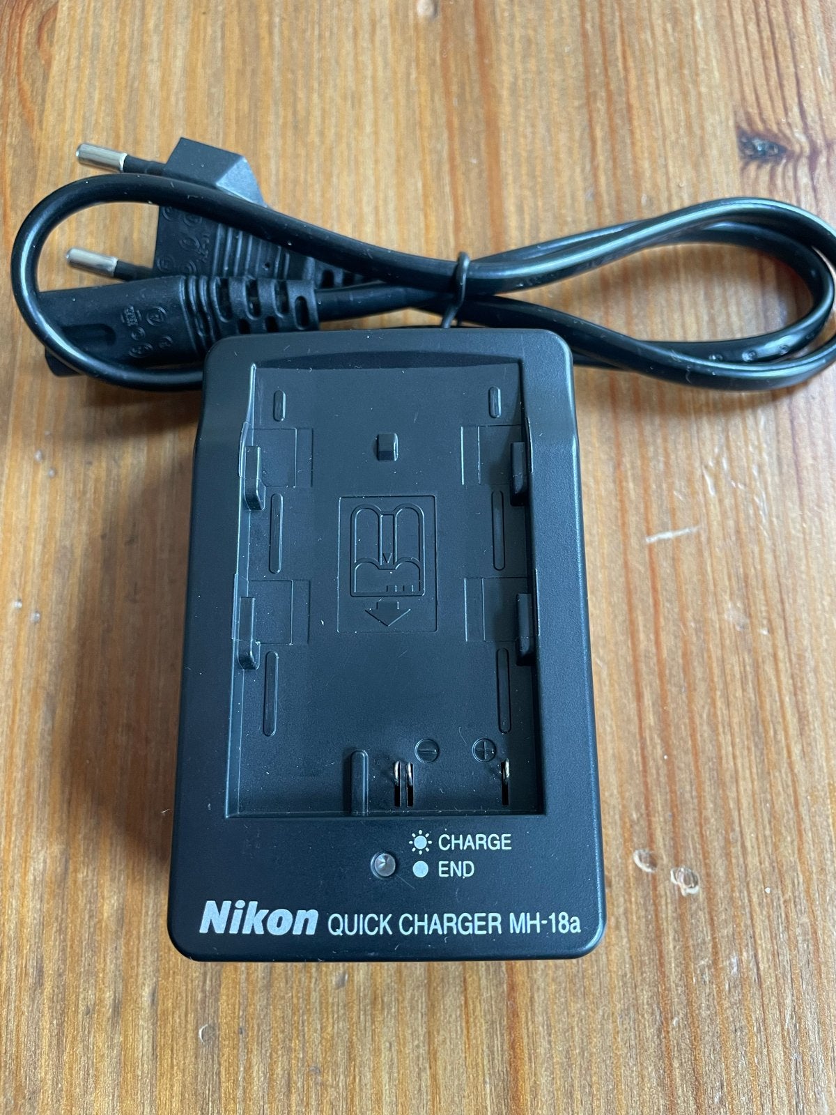 Nikon Quick Charger MH-18a - Originele Oplader, Audio, Tv en Foto, Zo goed als nieuw, Nikon, Oplader, Inclusief stroomkabel