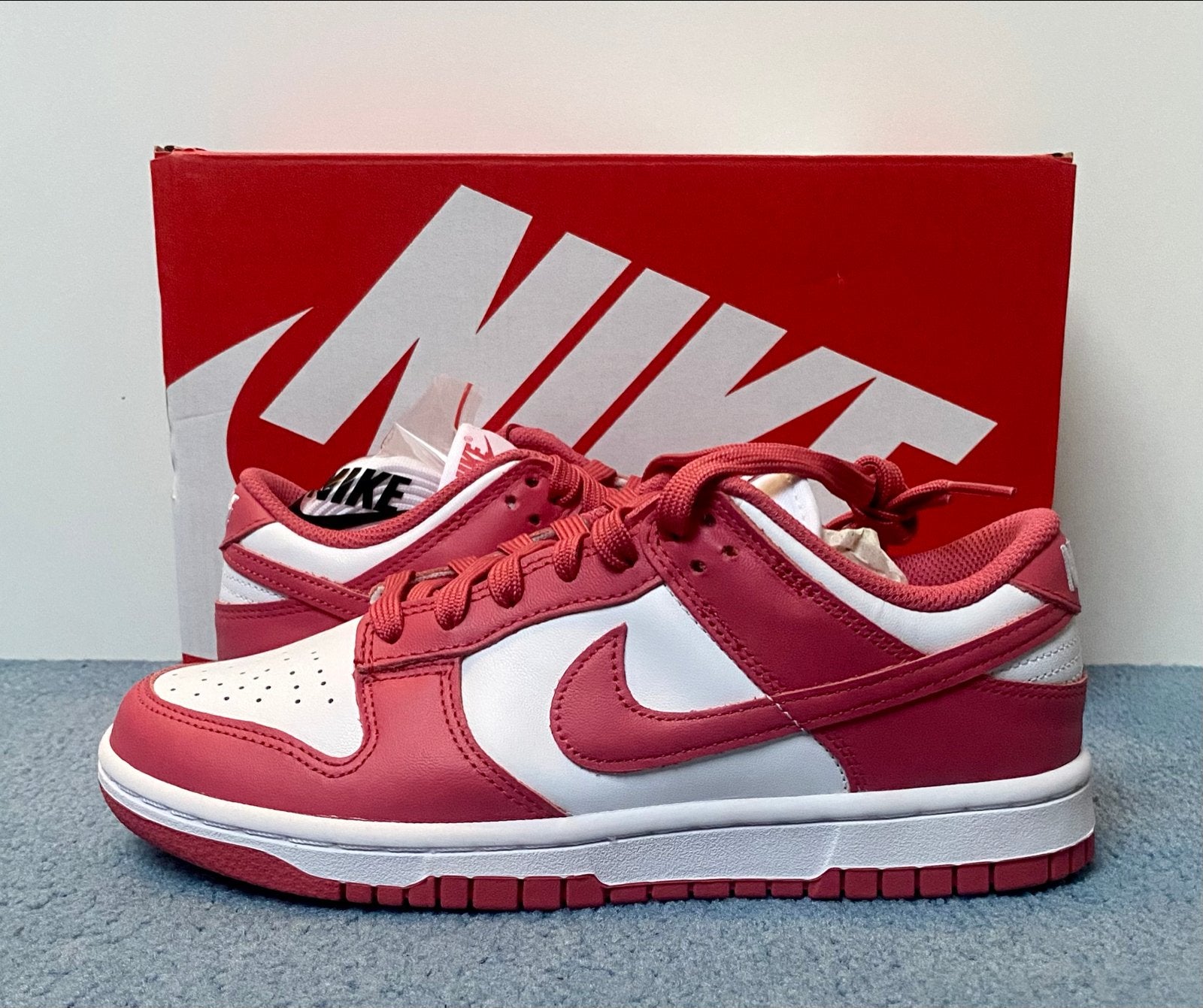 Nieuwe Nike Dunk Low White/Archae Pink - Maat 36, Ophalen of Verzenden, Nieuw, Roze, Sneakers of Gympen