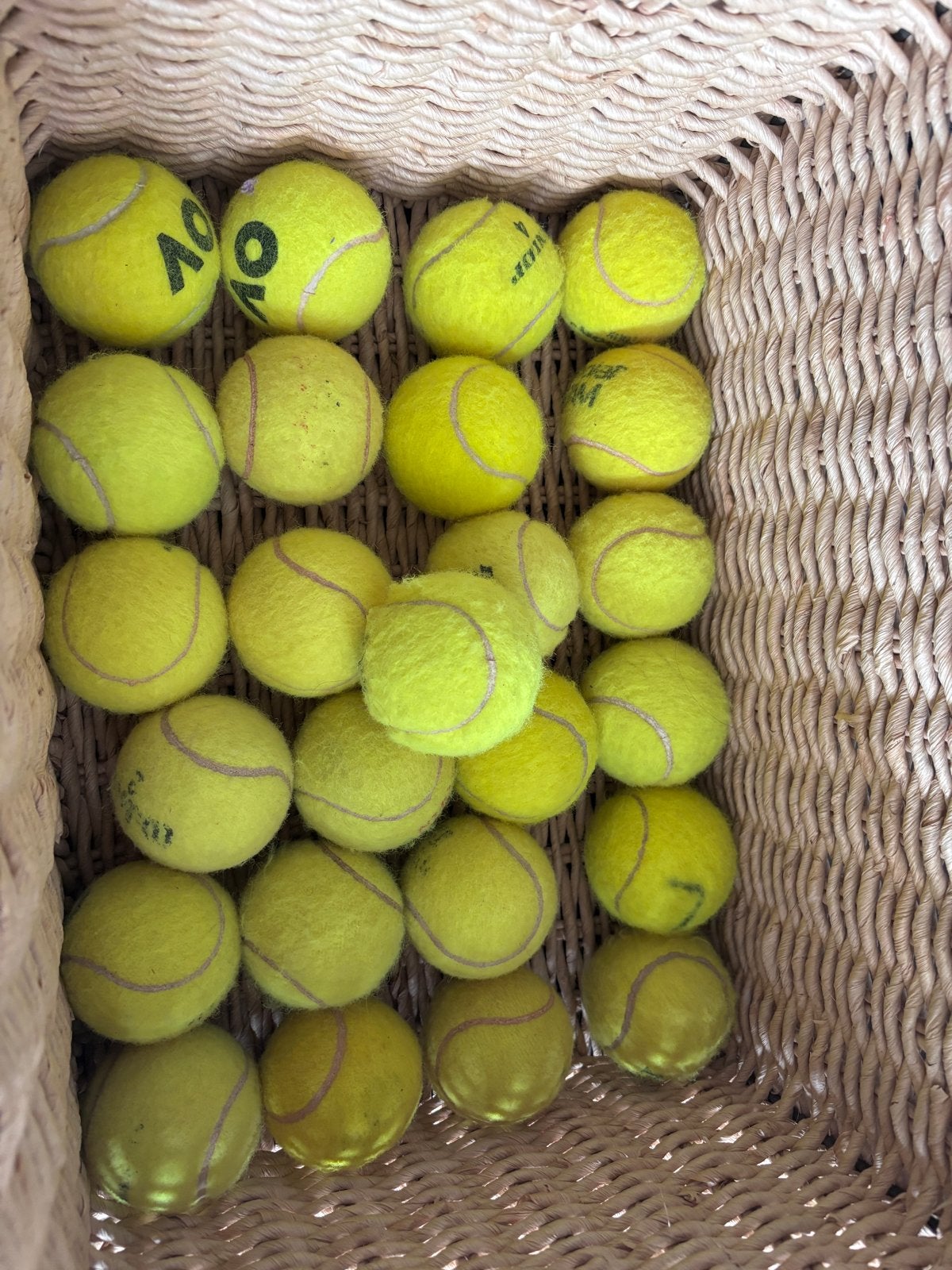 25 gebruikte tennisballen voor training of plezier, Ophalen of Verzenden, Gebruikt, Ballen, Overige merken