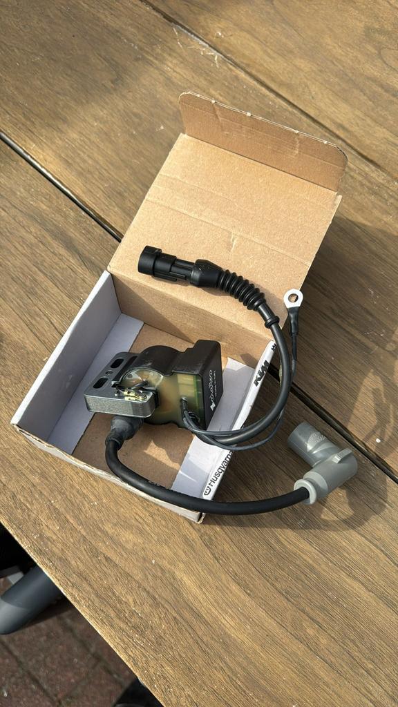 Nieuwe Bobine 50CC motor, Motoren, Ophalen of Verzenden
