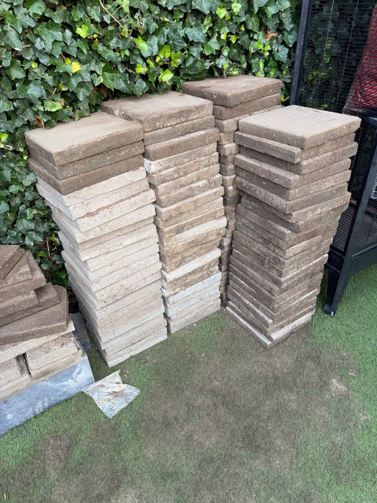 40 gebruikte 30x30 tegels gratis af te halen, Tuin en Terras, Ophalen, Gebruikt, 5 tot 10 m², Beton