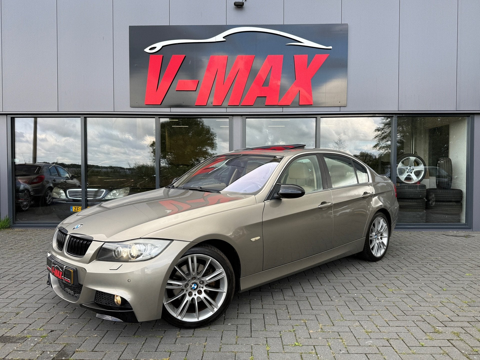 BMW 325i 3.0 AUT Individual Schuifdak Leder Xenon Stoelverw., Automaat, 745 kg, Achterwielaandrijving, Gebruikt