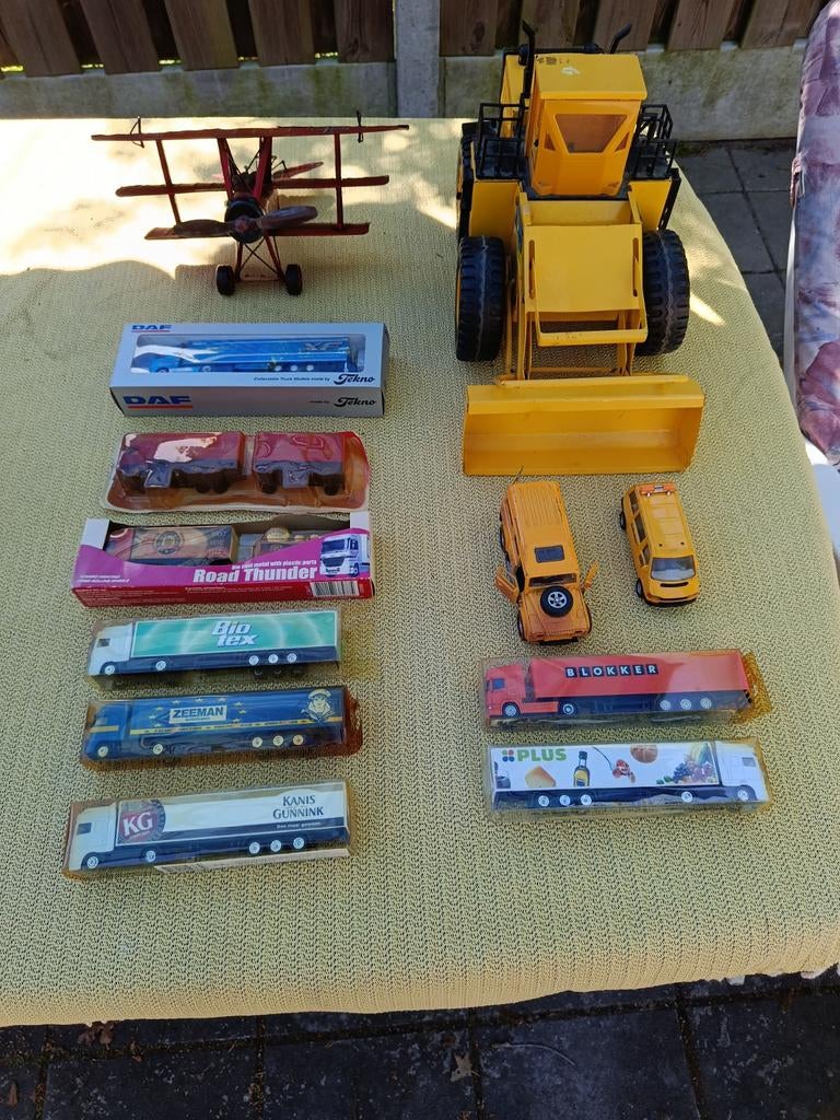 Metalen voertuigen: DAF, Landrover, vrachtwagens, Fokker, Hobby en Vrije tijd, Modelbouw | Auto's en Voertuigen, Ophalen of Verzenden