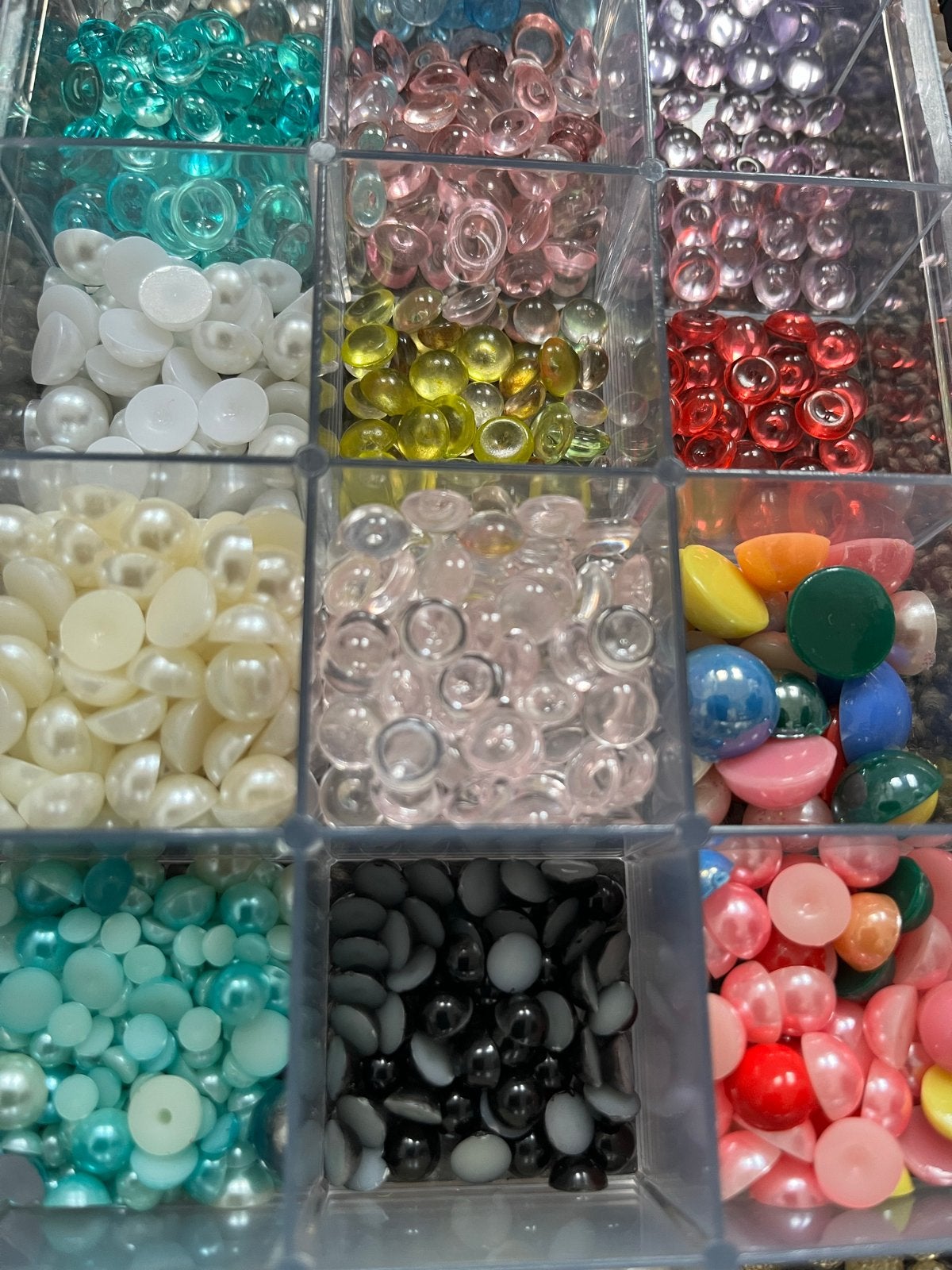 Grote collectie knutselmateriaal: brads, parels, Gebruikt, Overige thema's, Meerkleurig, Ophalen of Verzenden