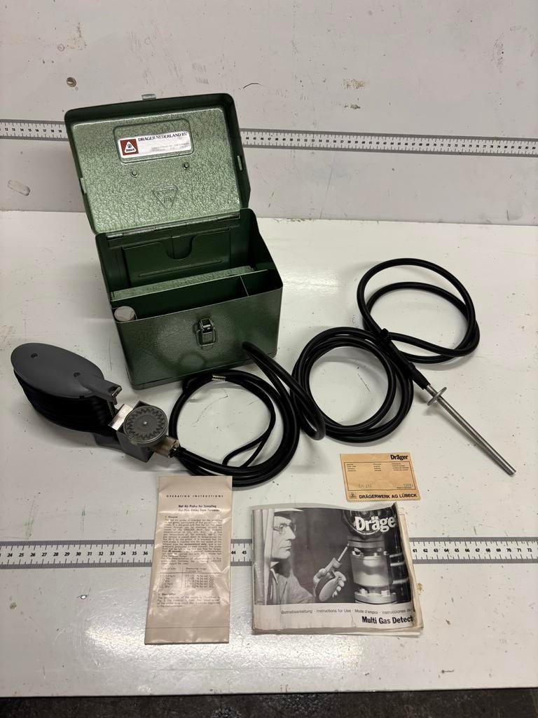 Oude Dräger gasdetector met boekjes, Doe-het-zelf en Verbouw, Ophalen of Verzenden, Gebruikt, Overige meters