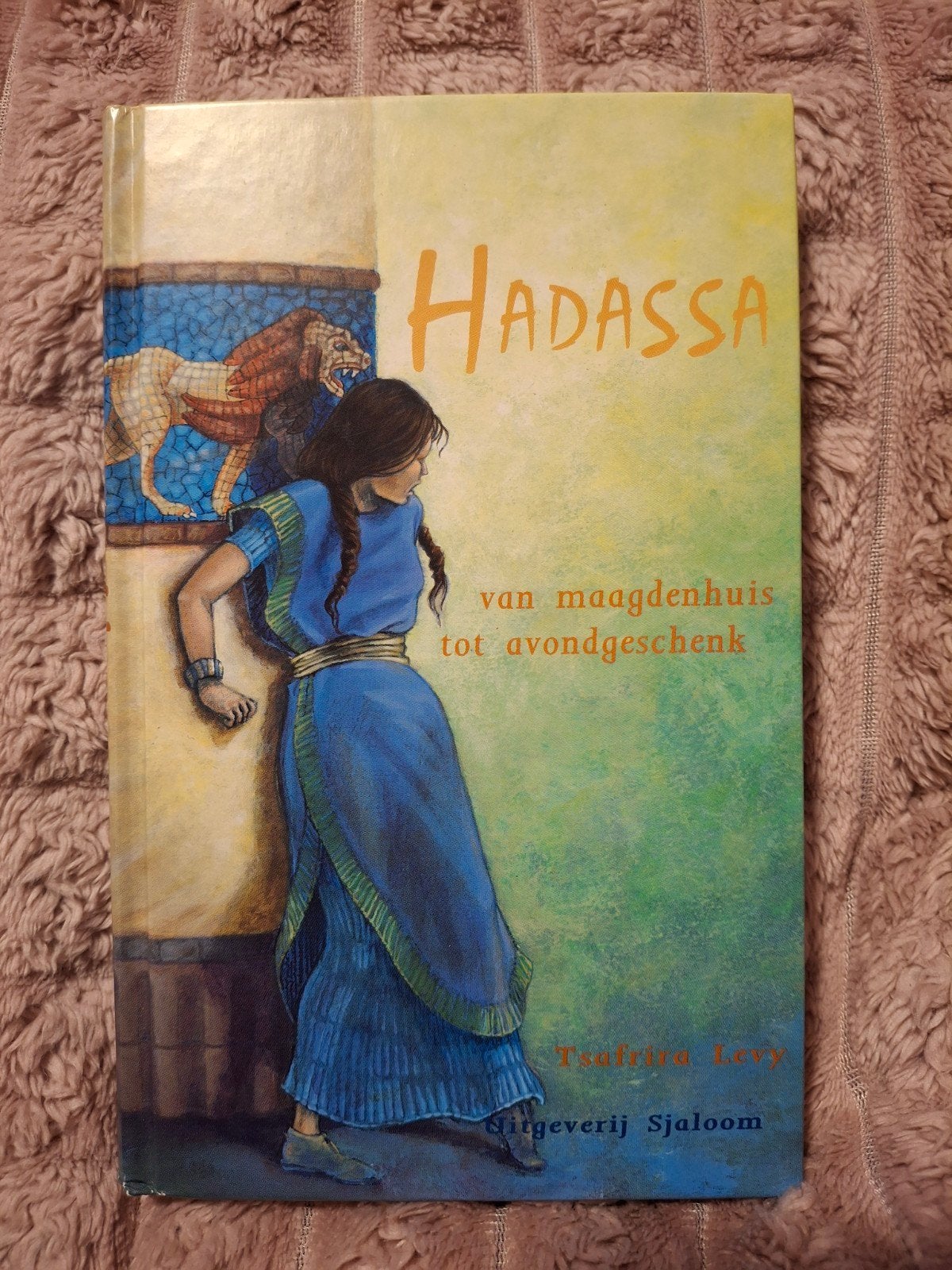 Hadassa: van maagdenhuis tot avondgeschenk, Ophalen of Verzenden, Zo goed als nieuw, Tsafru Levy