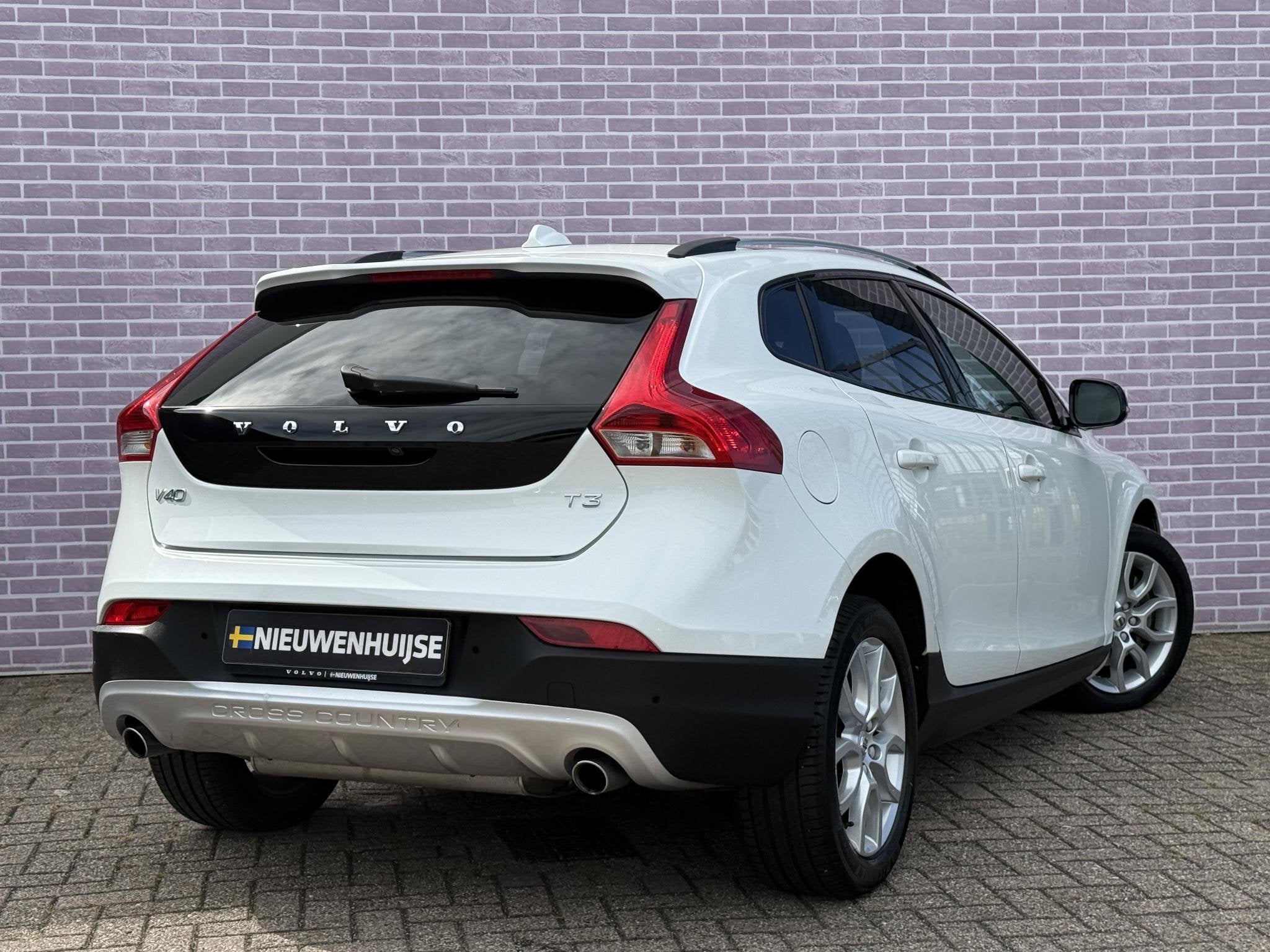 Volvo V40 Cross Country 1.5 T3 Polar+ Luxury | Standkachel |, Automatische klimaatregeling, Euro 6, 4 cilinders, 700 kg