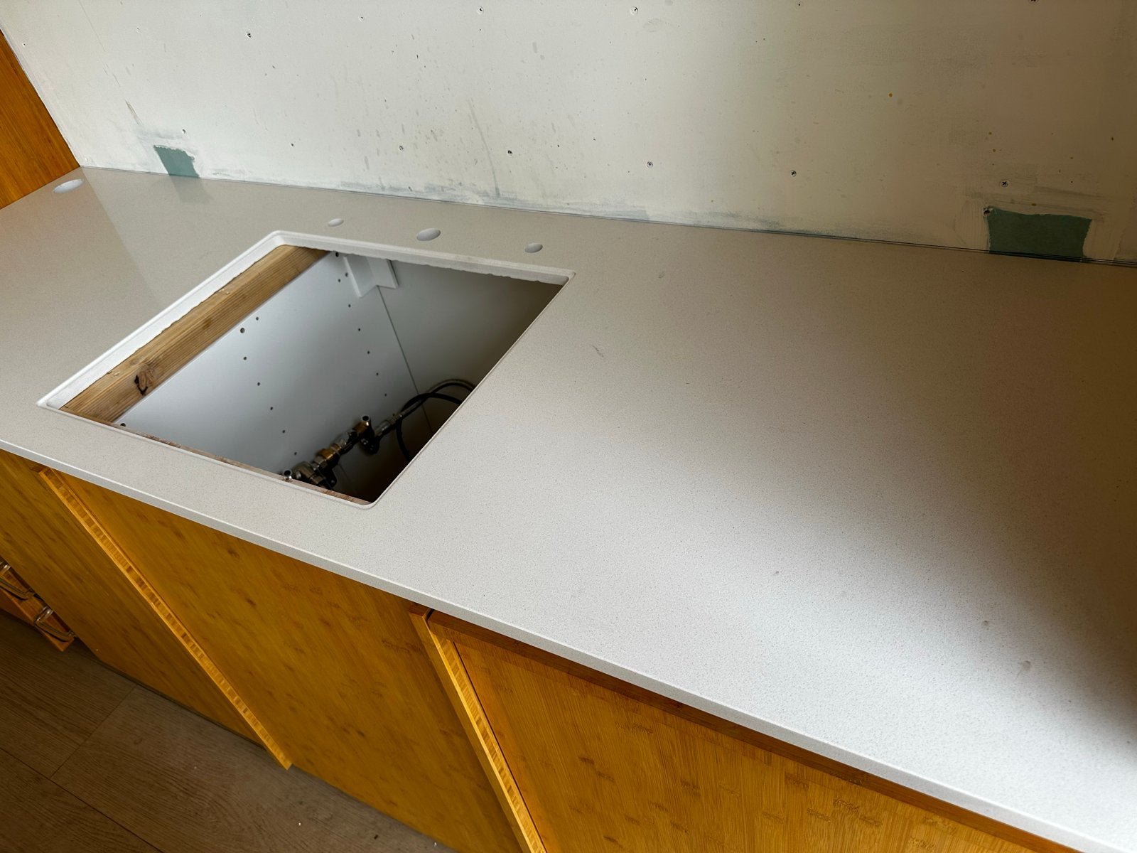 Nieuw composiet aanrechtblad 1.91M x 64cm met uitsparingen, Overige typen, Nieuw, Steen/keramiek, Ophalen