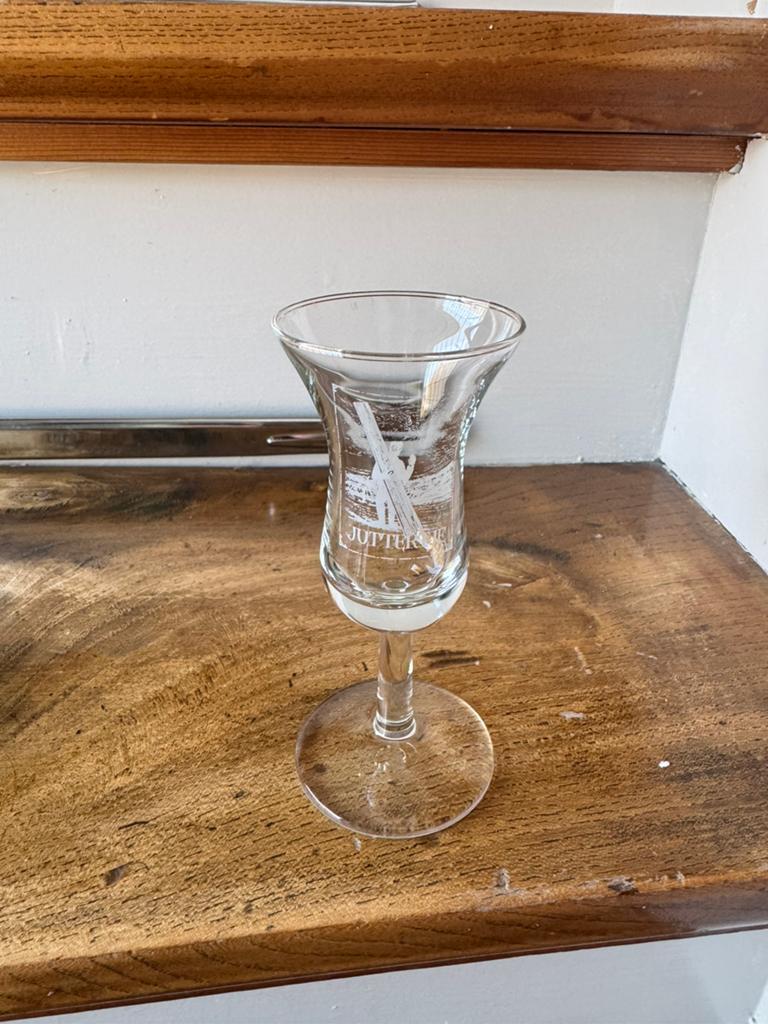 Juttertje borrelglas, Verzamelen, Ophalen of Verzenden, Zo goed als nieuw, Borrel- of Shotglas